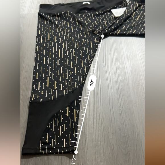 S2 Sportswear Black, Gold & Silver Polka Dot Printed High Rise Capri Leggings 1X - Picture 8 of 8